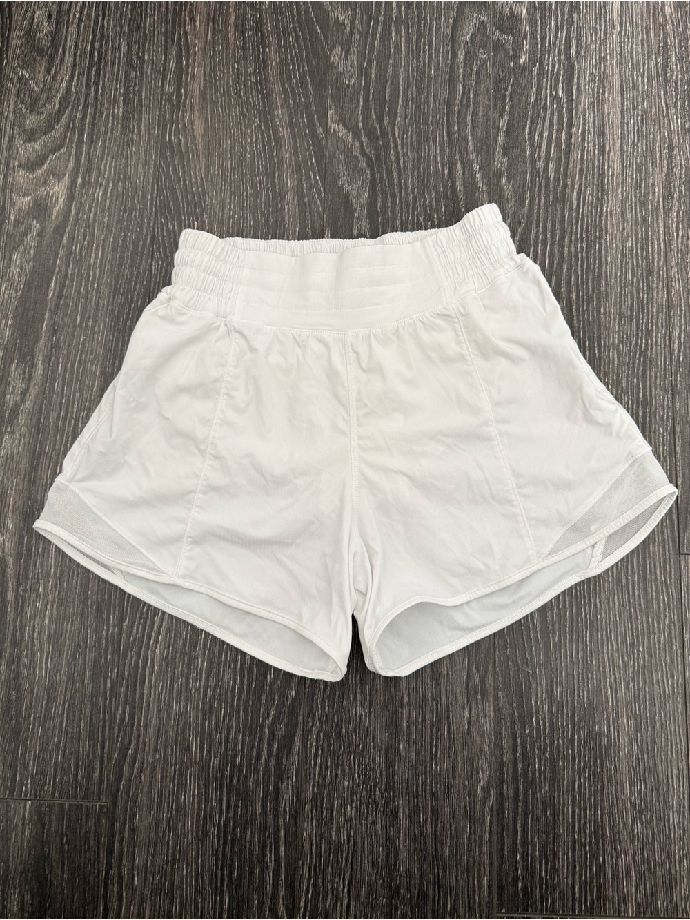 Lululemon Hotty Hot High-Rise Shorts 2.5” White
